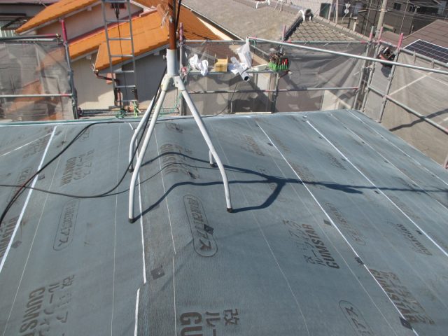 姫路市のカバー工事にともなう防水紙敷設